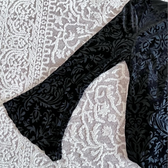 NWT Eci Ny Velvet Bell Sleeve Dress - Picture 8 of 13